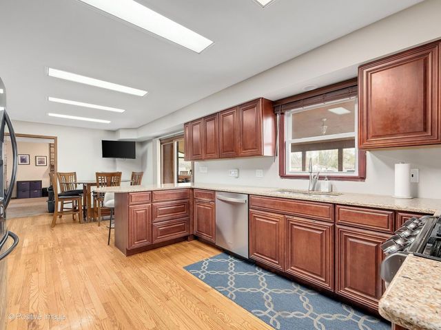 612 Stuart Drive, Carol Stream, IL 60188