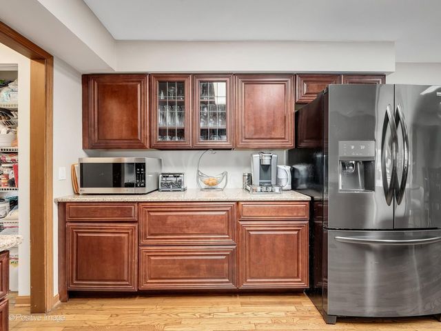 612 Stuart Drive, Carol Stream, IL 60188