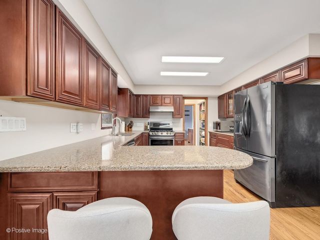 612 Stuart Drive, Carol Stream, IL 60188