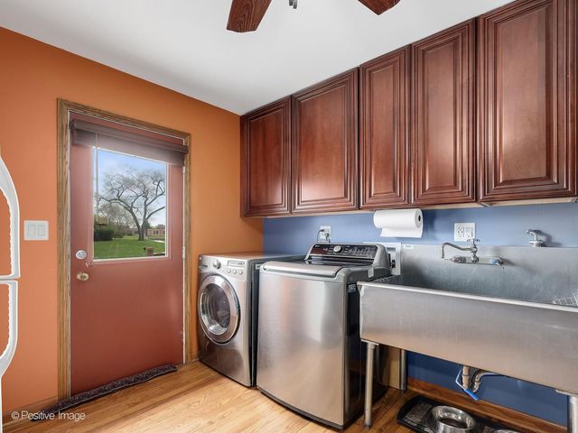 612 Stuart Drive, Carol Stream, IL 60188