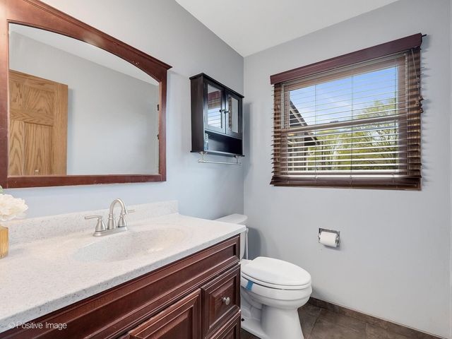 612 Stuart Drive, Carol Stream, IL 60188