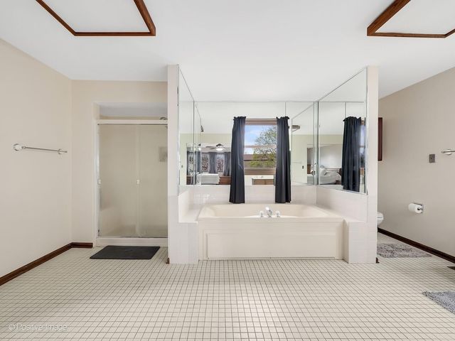 612 Stuart Drive, Carol Stream, IL 60188