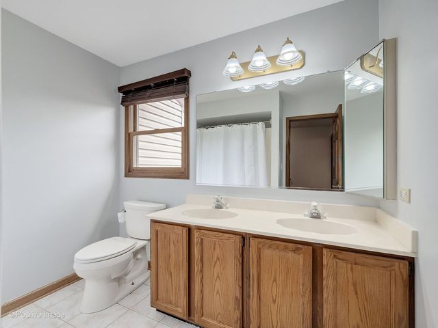 612 Stuart Drive, Carol Stream, IL 60188