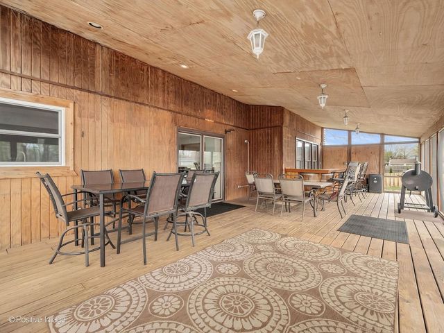 612 Stuart Drive, Carol Stream, IL 60188