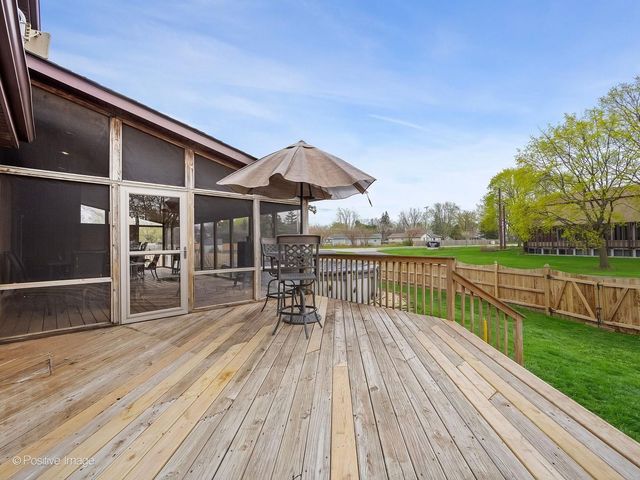 612 Stuart Drive, Carol Stream, IL 60188