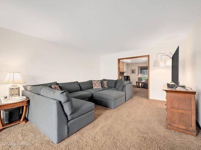 612 Stuart Drive, Carol Stream, IL 60188