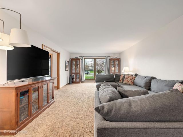 612 Stuart Drive, Carol Stream, IL 60188