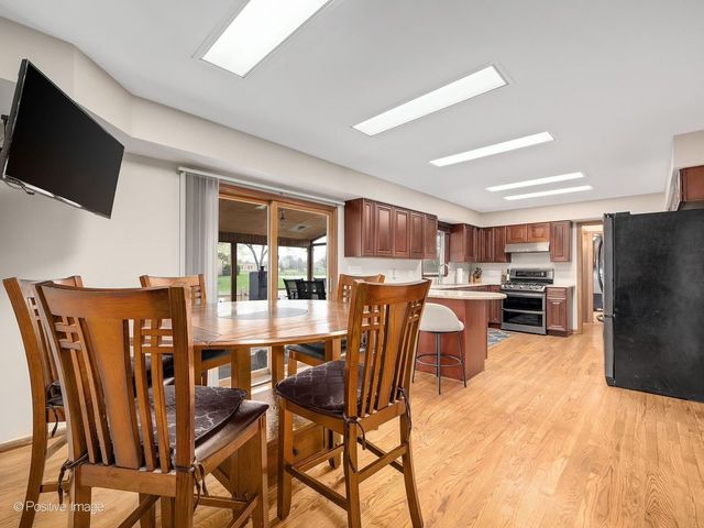 612 Stuart Drive, Carol Stream, IL 60188