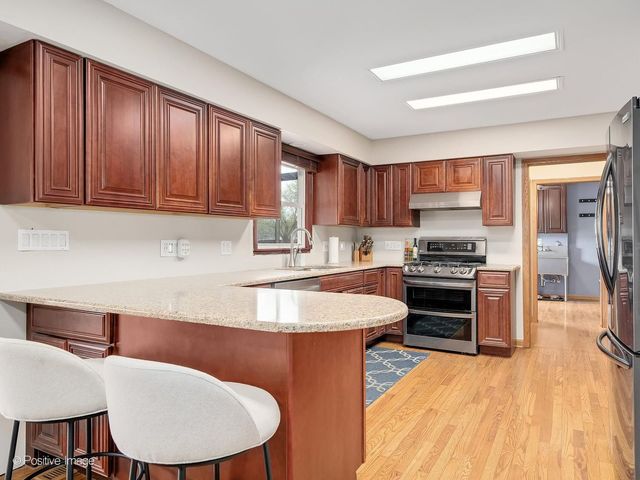 612 Stuart Drive, Carol Stream, IL 60188