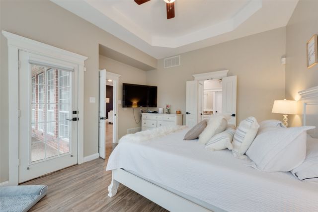 2100 Lakeridge Circle, Ennis, TX 75119