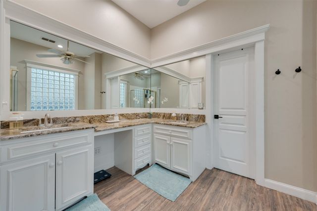 2100 Lakeridge Circle, Ennis, TX 75119