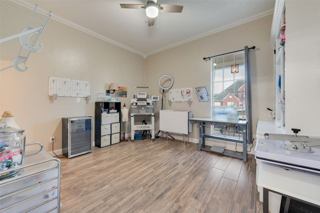 2100 Lakeridge Circle, Ennis, TX 75119