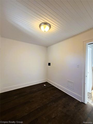 6088 Auburn Street, Detroit, MI 48228