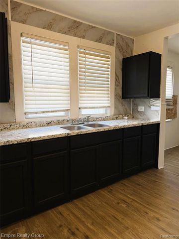 6088 Auburn Street, Detroit, MI 48228