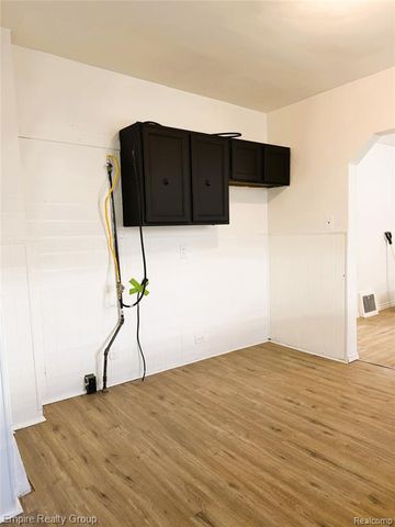 6088 Auburn Street, Detroit, MI 48228