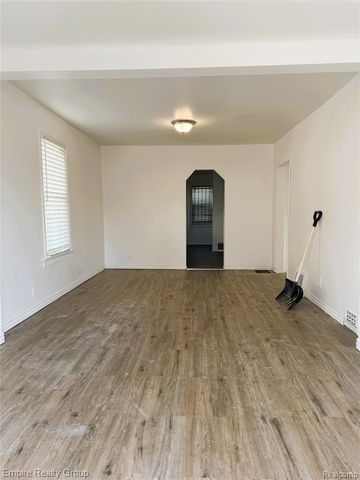 6088 Auburn Street, Detroit, MI 48228