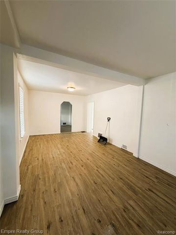 6088 Auburn Street, Detroit, MI 48228