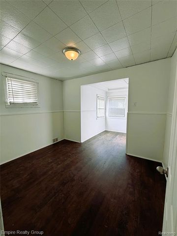 6088 Auburn Street, Detroit, MI 48228