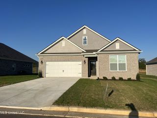 106 Powell Place Place, Byhalia, MS 38611
