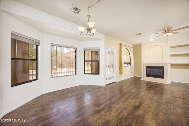 222 E Calle Del Capullo, Green Valley, AZ 85614