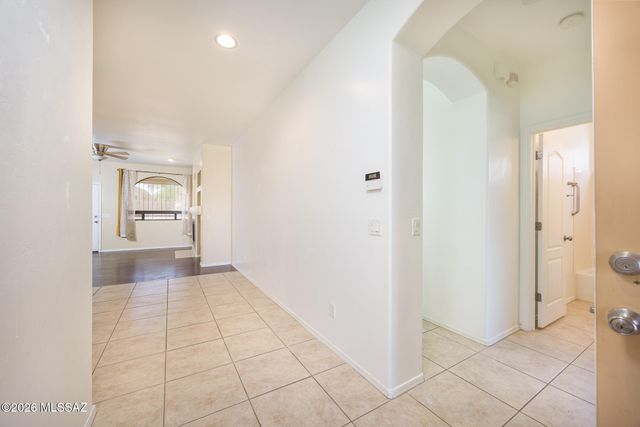 222 E Calle Del Capullo, Green Valley, AZ 85614