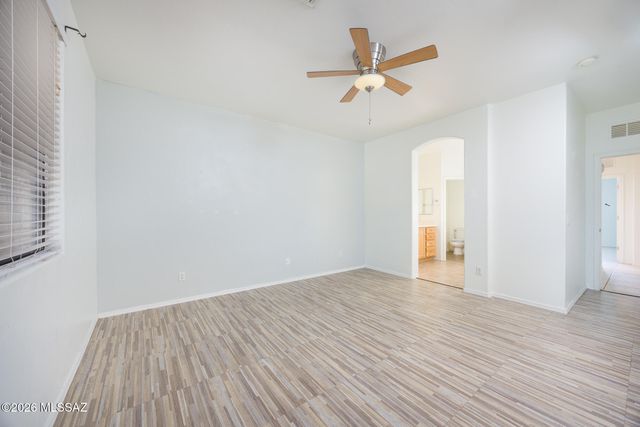 222 E Calle Del Capullo, Green Valley, AZ 85614