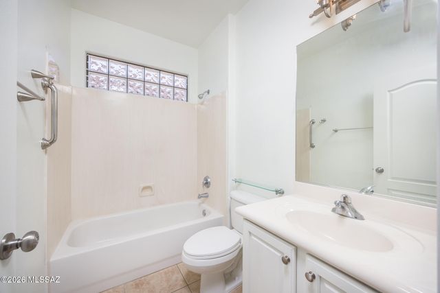 222 E Calle Del Capullo, Green Valley, AZ 85614