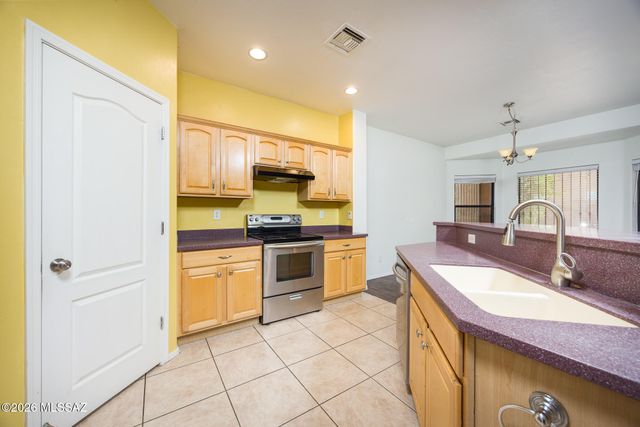222 E Calle Del Capullo, Green Valley, AZ 85614