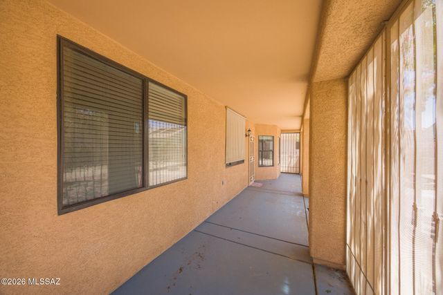 222 E Calle Del Capullo, Green Valley, AZ 85614