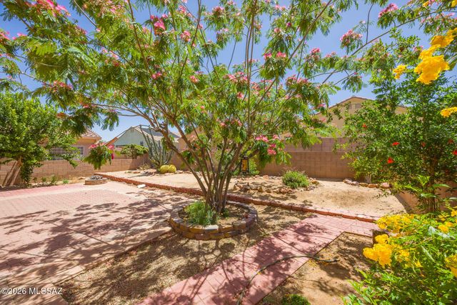 222 E Calle Del Capullo, Green Valley, AZ 85614