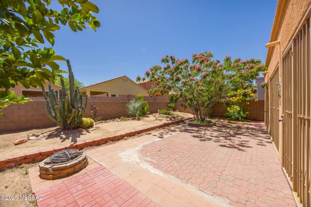 222 E Calle Del Capullo, Green Valley, AZ 85614