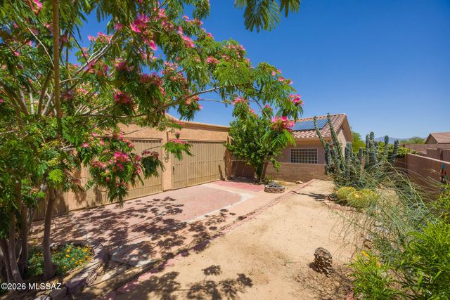 222 E Calle Del Capullo, Green Valley, AZ 85614