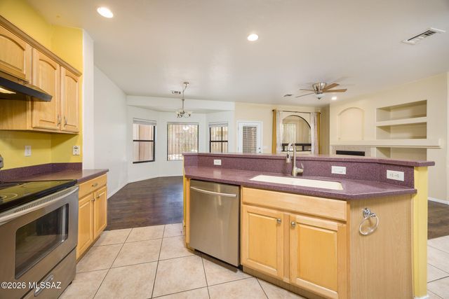 222 E Calle Del Capullo, Green Valley, AZ 85614