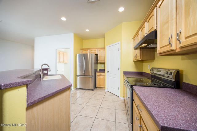 222 E Calle Del Capullo, Green Valley, AZ 85614