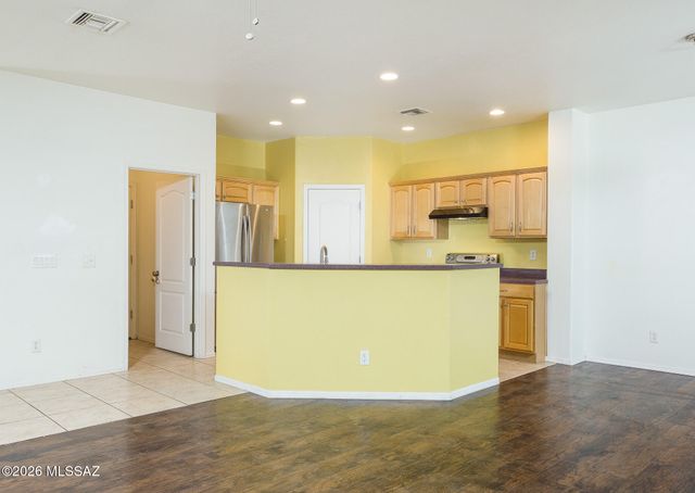 222 E Calle Del Capullo, Green Valley, AZ 85614