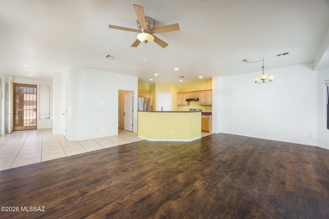 222 E Calle Del Capullo, Green Valley, AZ 85614