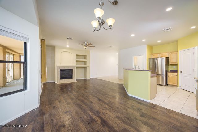 222 E Calle Del Capullo, Green Valley, AZ 85614