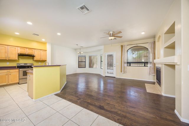 222 E Calle Del Capullo, Green Valley, AZ 85614