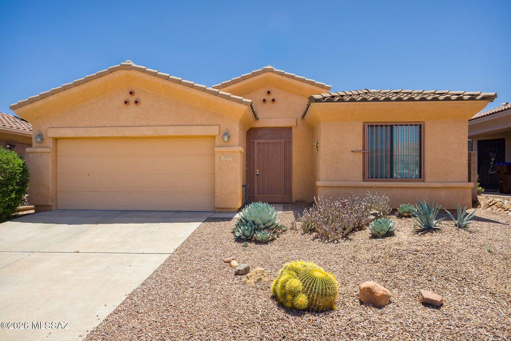 222 E Calle Del Capullo, Green Valley, AZ 85614