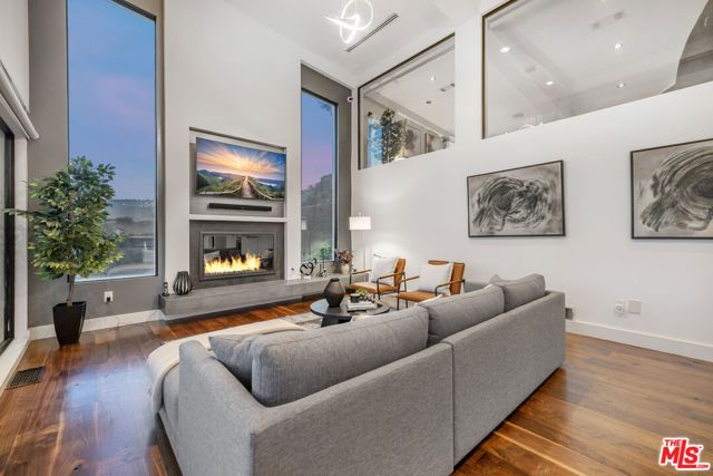 1735 Summitridge Drive, Beverly Hills, CA 90210