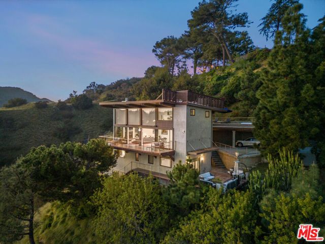 1735 Summitridge Drive, Beverly Hills, CA 90210