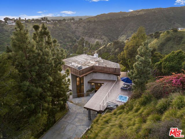 1735 Summitridge Drive, Beverly Hills, CA 90210