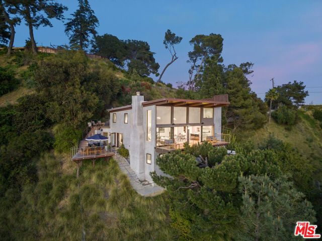 1735 Summitridge Drive, Beverly Hills, CA 90210