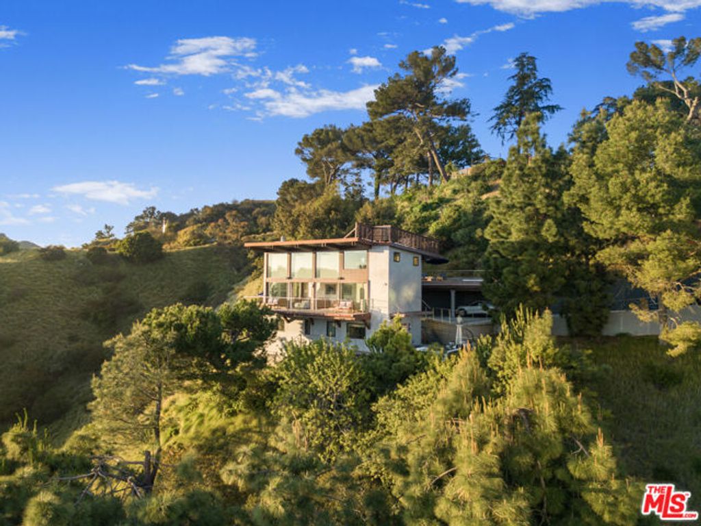 1735 Summitridge Drive, Beverly Hills, CA 90210