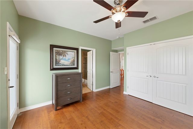 853 Oceanside Dr, Port Aransas, TX 78373