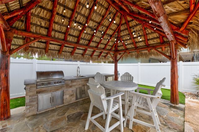 853 Oceanside Dr, Port Aransas, TX 78373