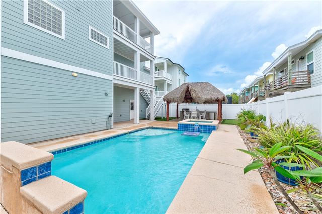 853 Oceanside Dr, Port Aransas, TX 78373