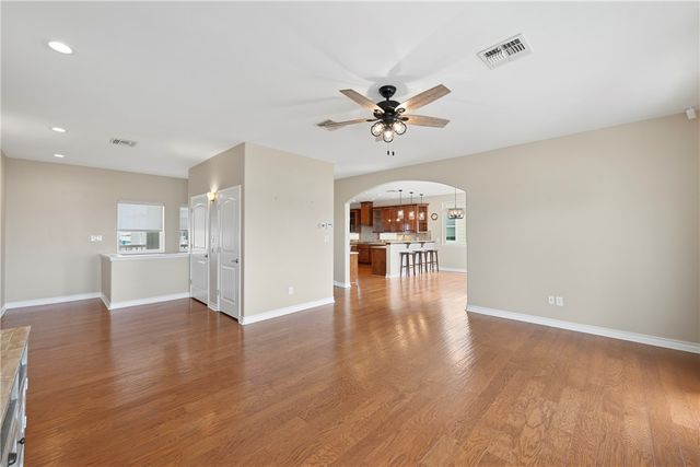 853 Oceanside Dr, Port Aransas, TX 78373