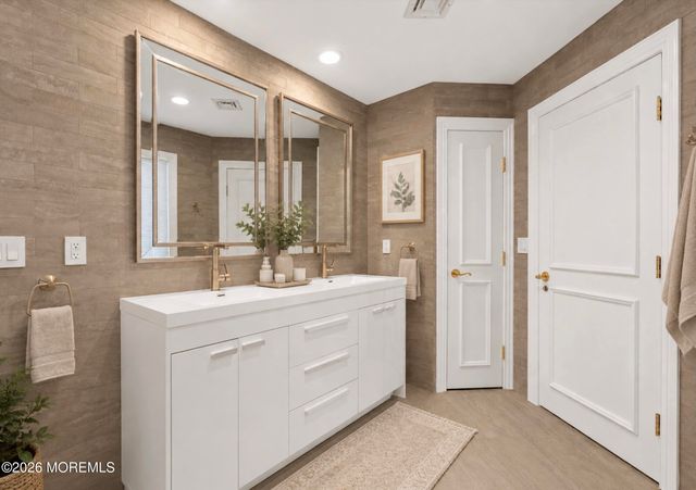 284 Park Avenue, Oakhurst, NJ 07755