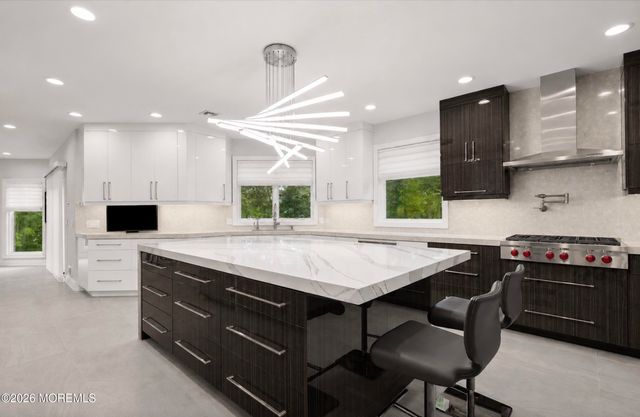 284 Park Avenue, Oakhurst, NJ 07755